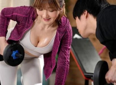 Chàng trai số hưởng và cô nàng PT gợi cảm chịch nhau