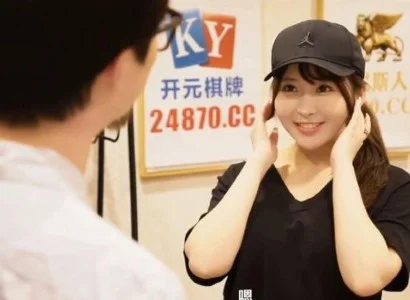 Em nhân viên giao hàng dễ tính khi làm việc