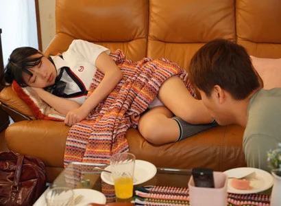 Thằng này đang đụ em gái mới lớn của người yêu
