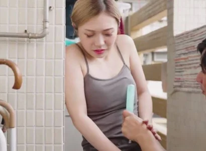 Hai anh em giúp vợ em sinh con